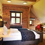 Zespol Palacowy Na Wylacznosc