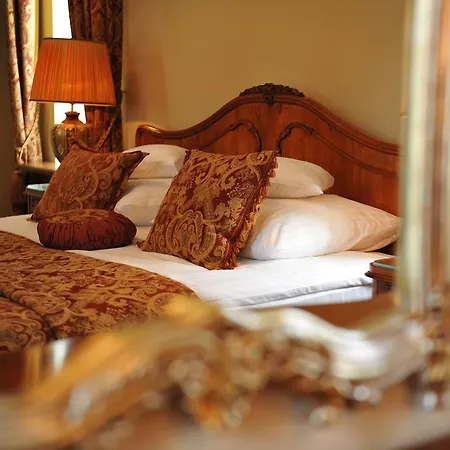 Zespol Palacowy Na Wylacznosc