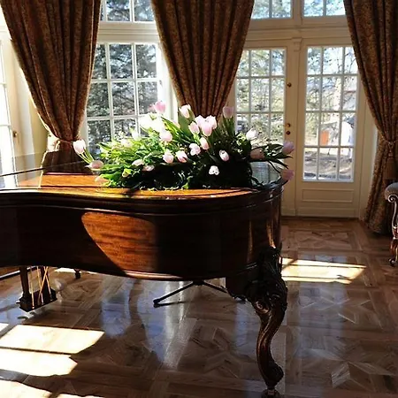 Zespol Palacowy Na Wylacznosc *