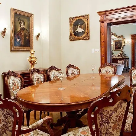 Zespol Palacowy Na Wylacznosc *