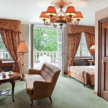 Zespol Palacowy Na Wylacznosc *