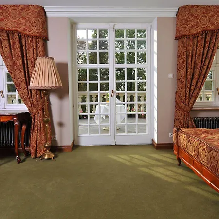 Zespol Palacowy Na Wylacznosc فيلة Pacółtowo