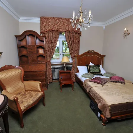 Zespol Palacowy Na Wylacznosc *