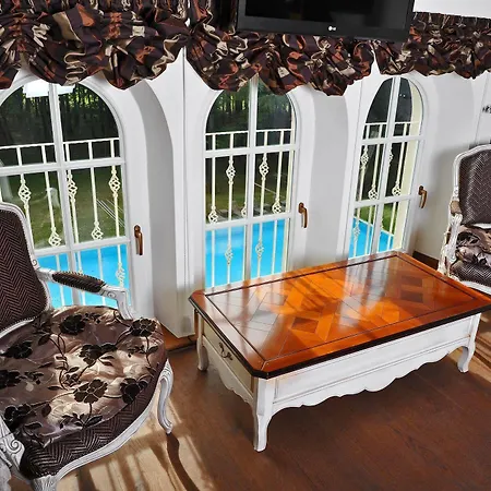 فيلة Zespol Palacowy Na Wylacznosc Pacółtowo