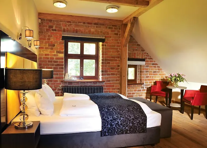 Zespol Palacowy Na Wylacznosc