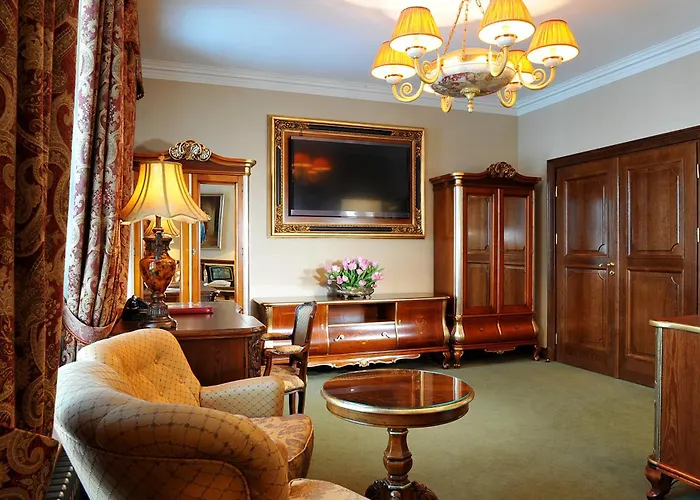 Zespol Palacowy Na Wylacznosc