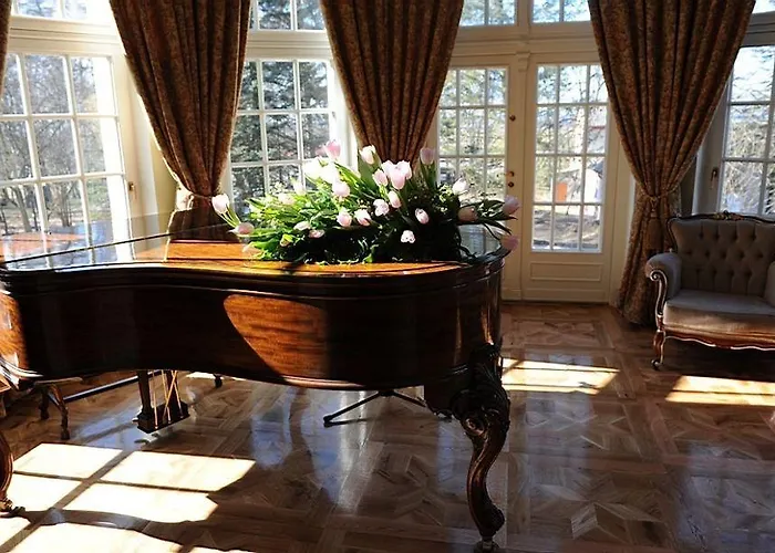 Zespol Palacowy Na Wylacznosc *